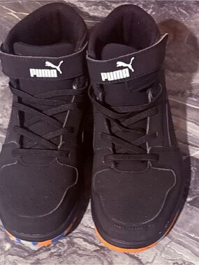 Boys Puma Black High-Top Sneakers Size 1.5